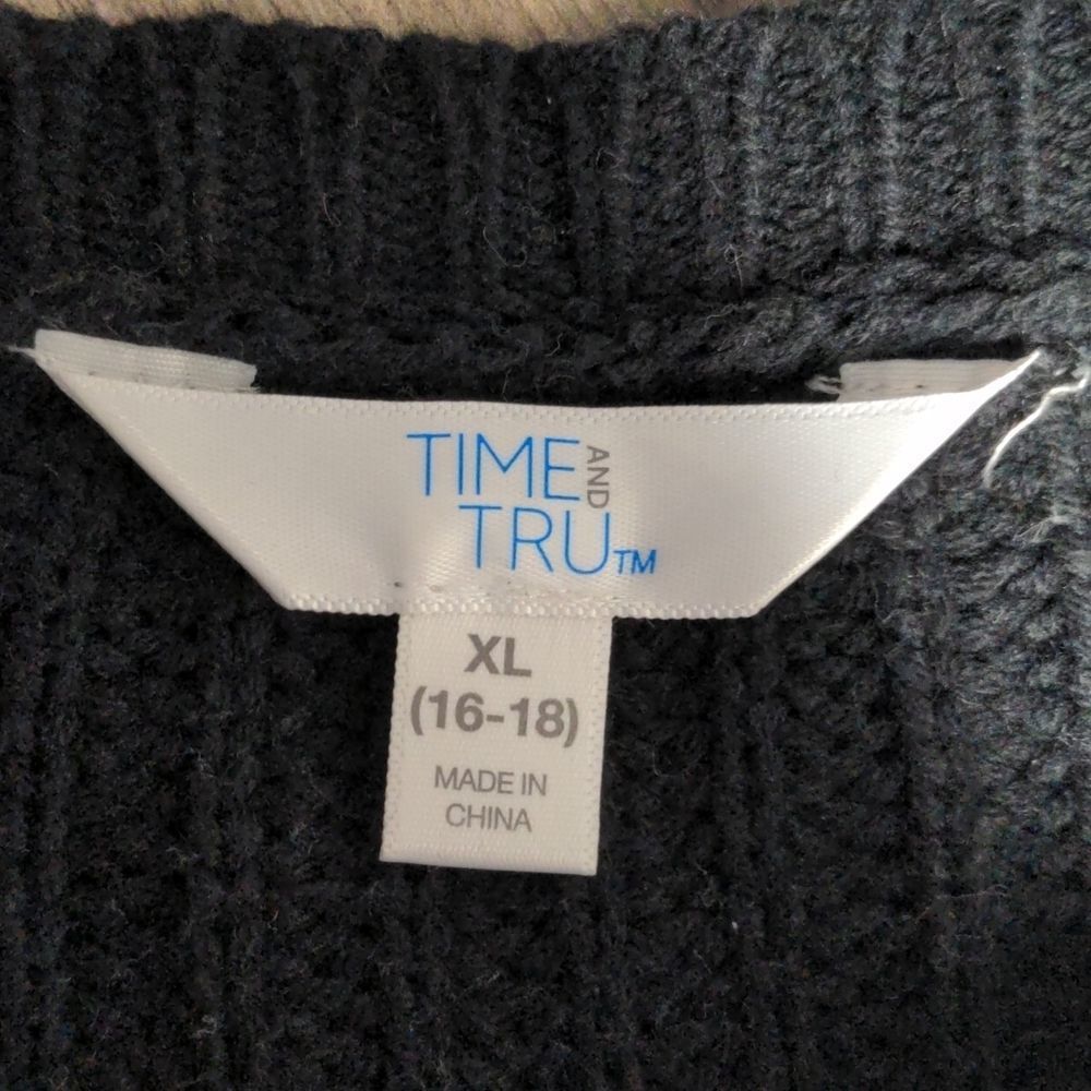 Time and Tru Sweater - Picture 4 of 5